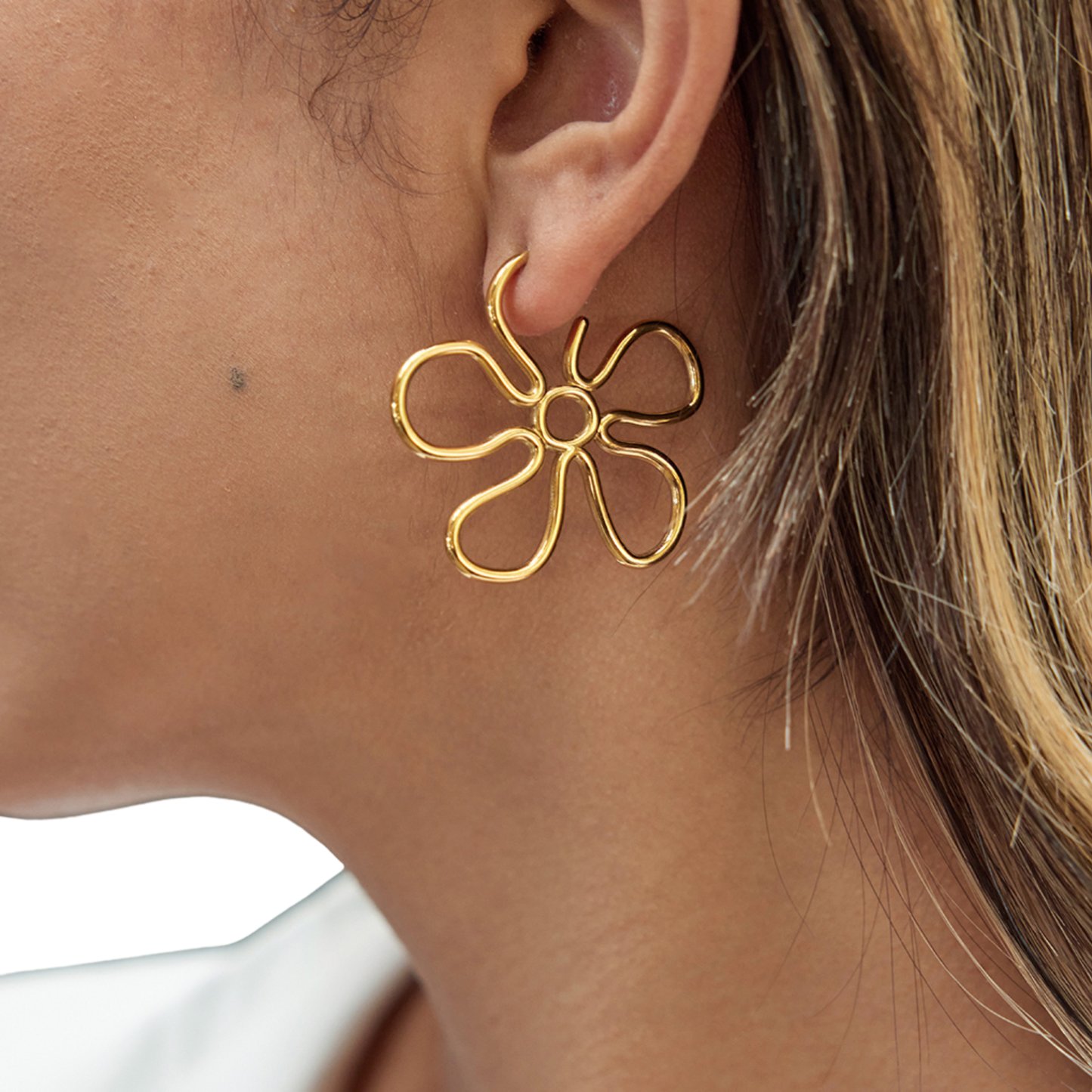 Sestra by Intro Stainless Steel Flower Earrings