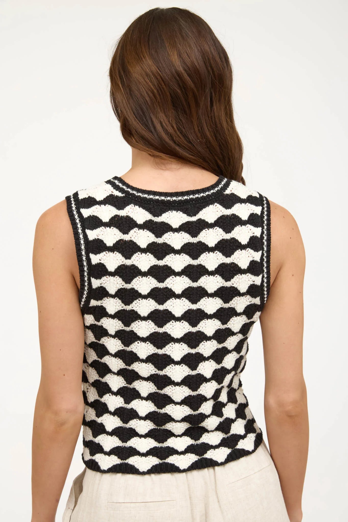 Scalloped Sleeveless Pullover Vest